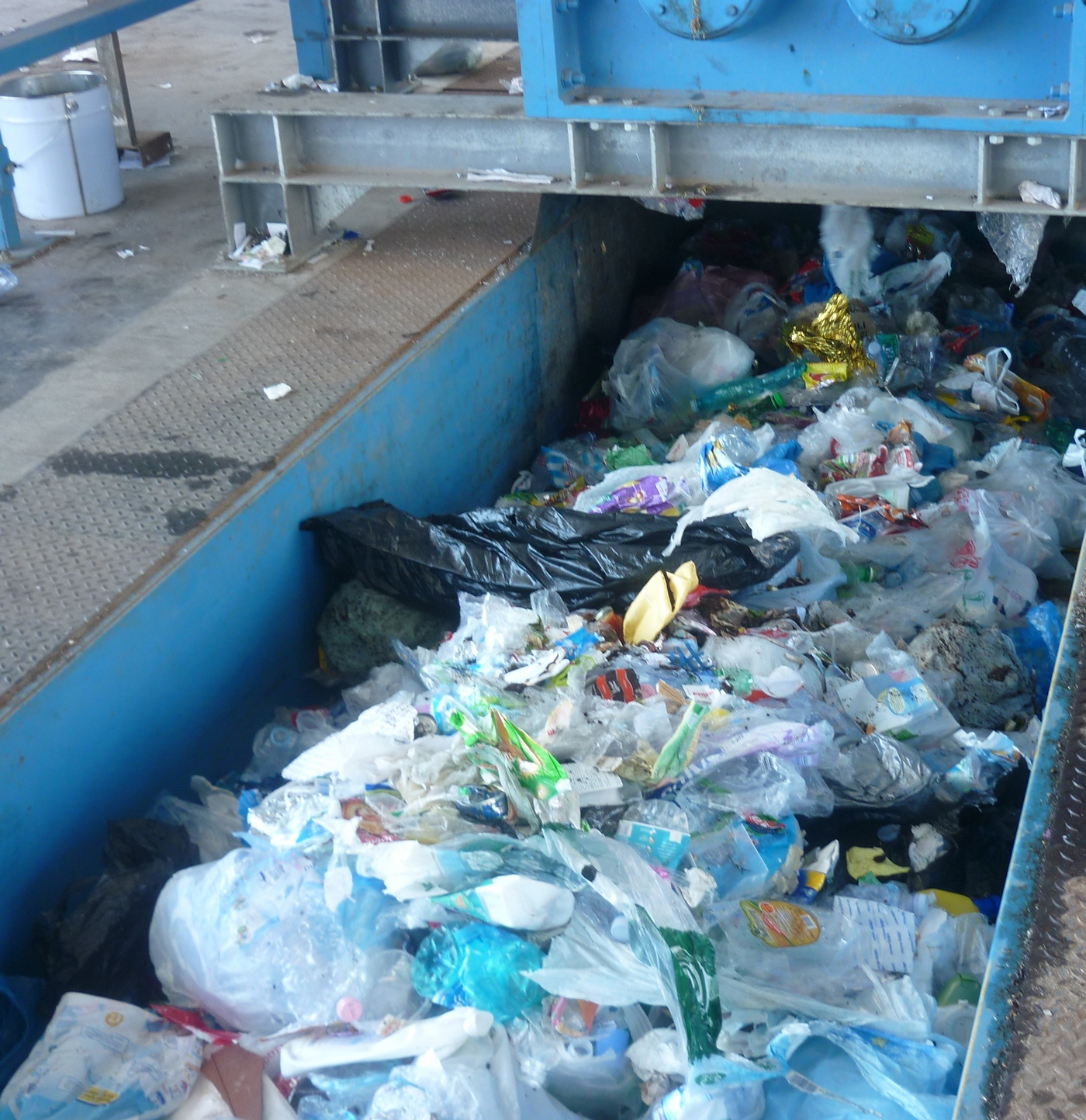 HDPE - Sert Plastik Ayıklama Tesisi